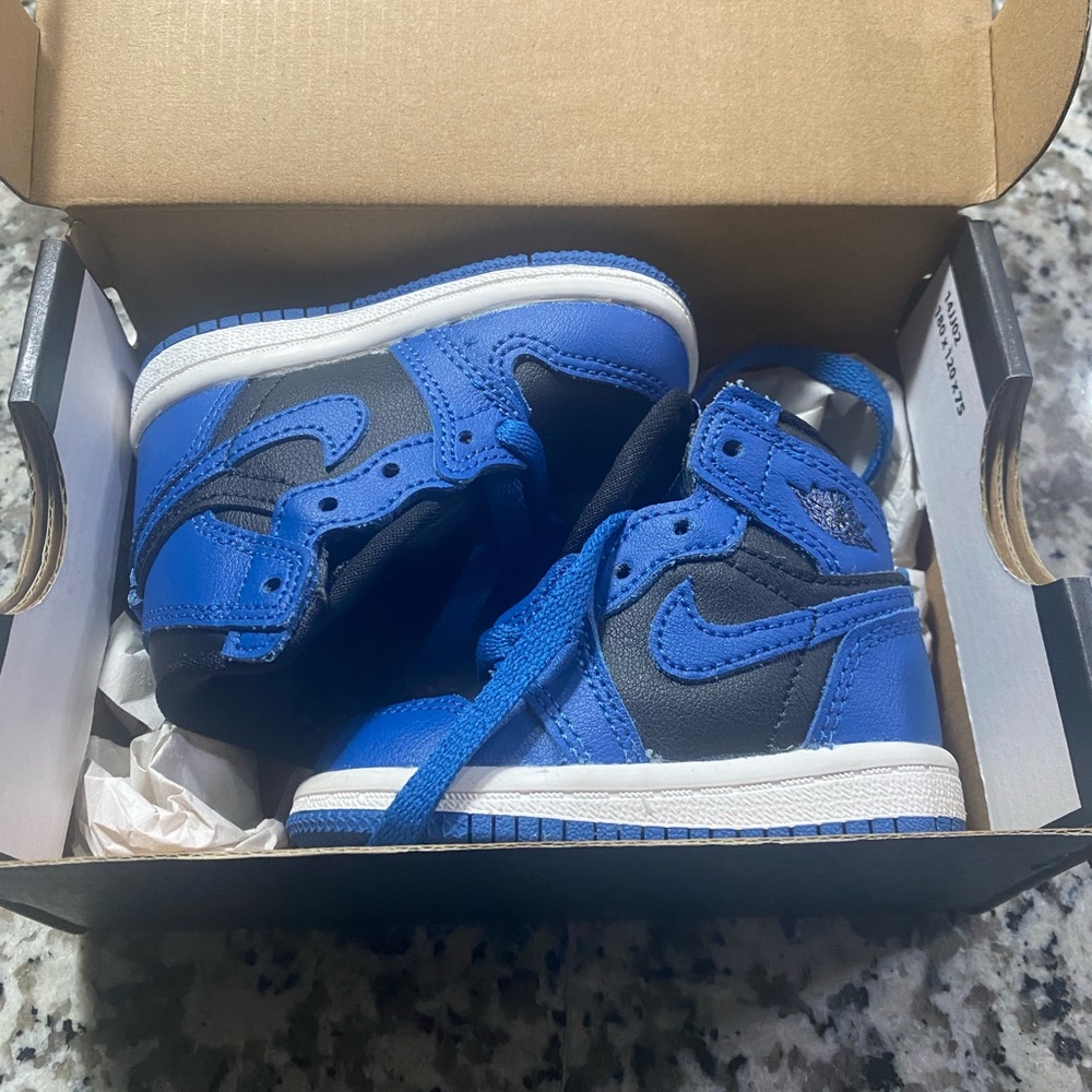 Brand New Jordan Retro 1 High OG Size 3c